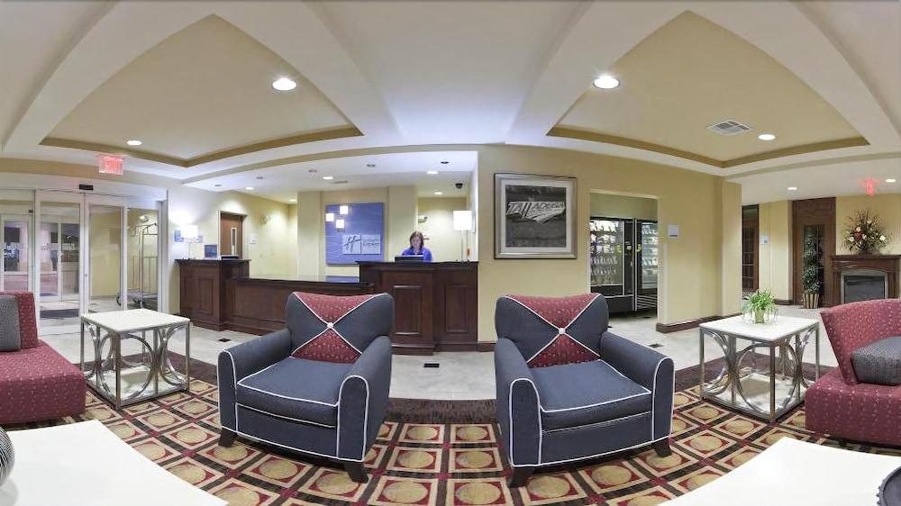 Holiday Inn Express Hotel & Suites Talladega By Ihg Exterior foto