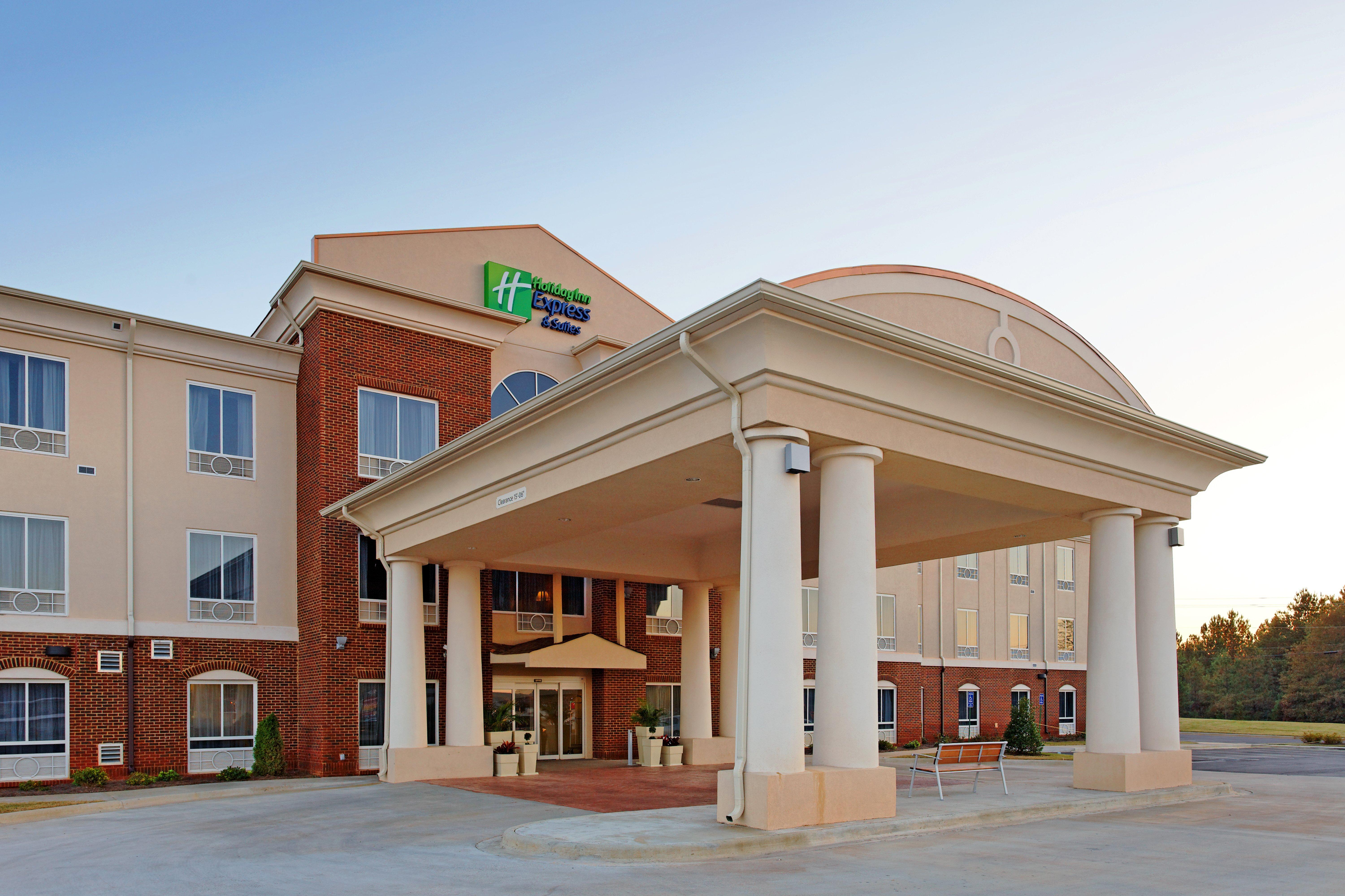 Holiday Inn Express Hotel & Suites Talladega By Ihg Exterior foto