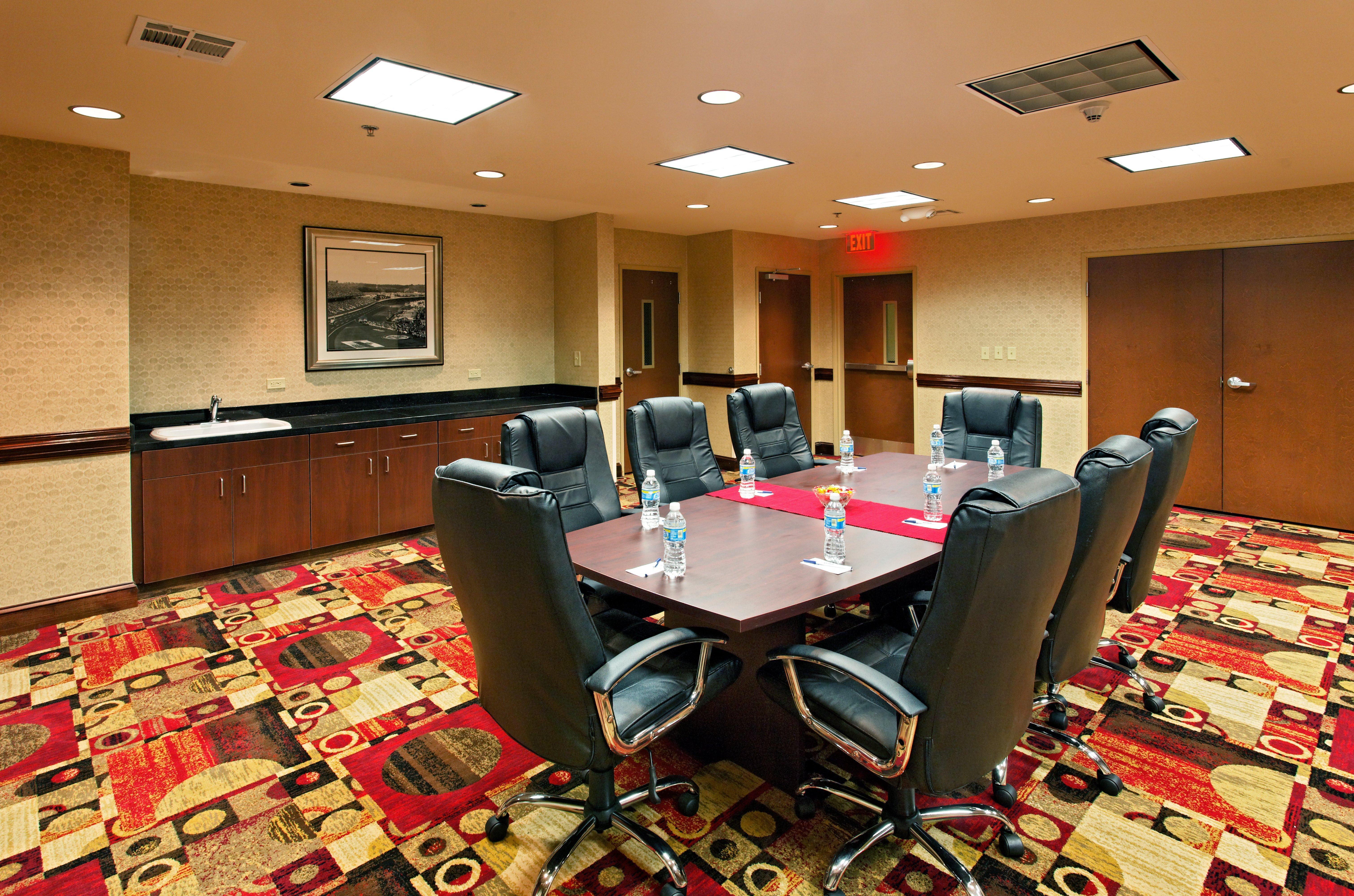 Holiday Inn Express Hotel & Suites Talladega By Ihg Exterior foto