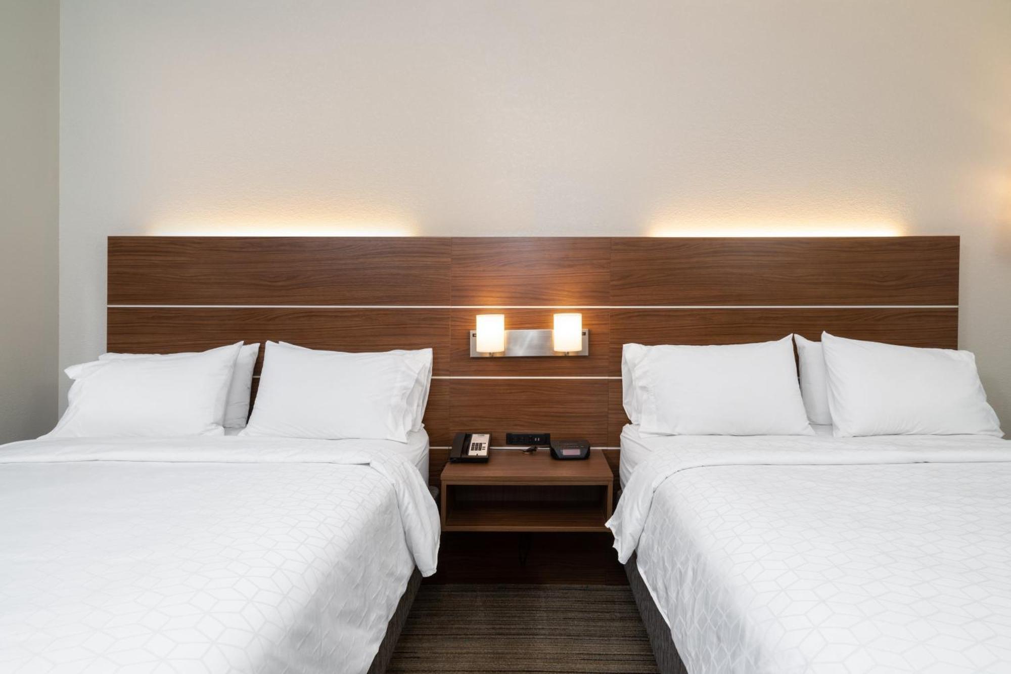 Holiday Inn Express Hotel & Suites Talladega By Ihg Exterior foto
